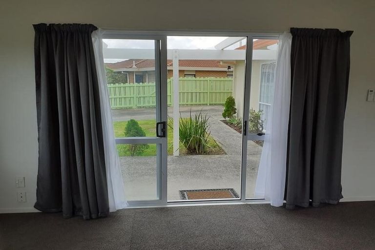 Photo of property in 3 Oakhaven Place, Ranui, Auckland, 0612
