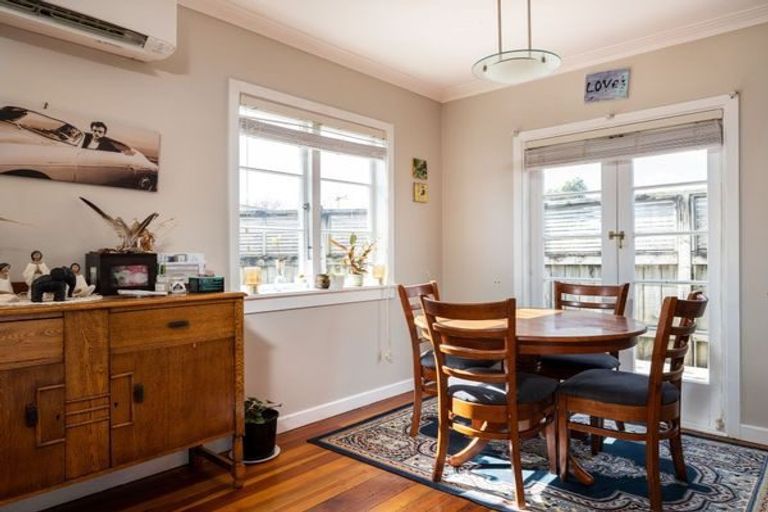 Photo of property in 6 Rarawa Place, Vogeltown, New Plymouth, 4310