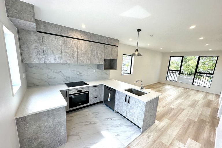 Photo of property in 4a/148 Lincoln Road, Henderson, Auckland, 0610