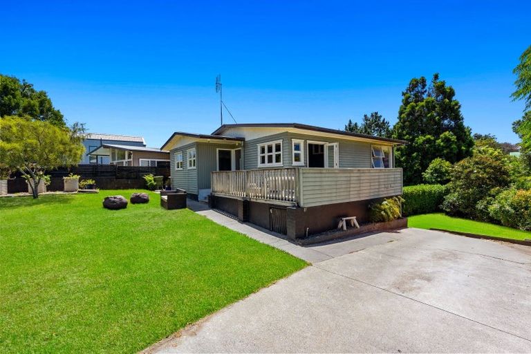 Photo of property in 32 Noall Street, Te Atatu Peninsula, Auckland, 0610