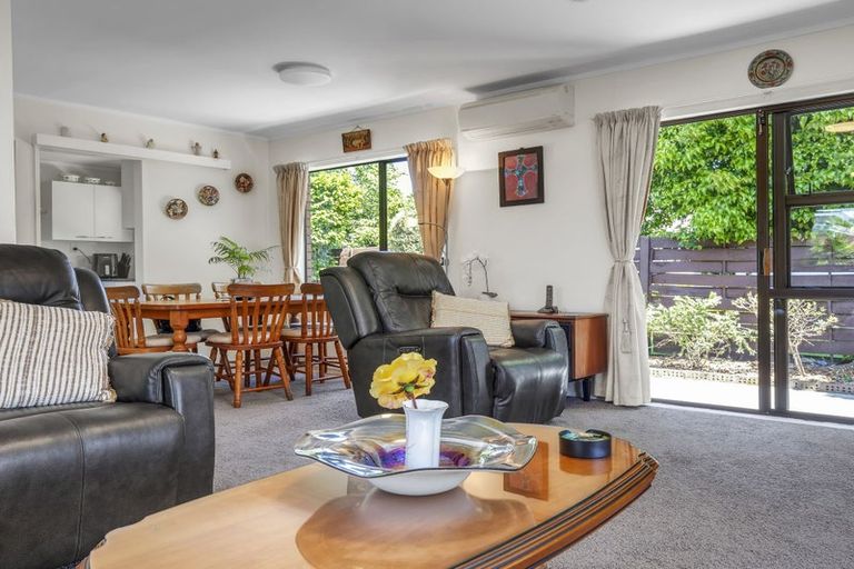 Photo of property in 21a Rosebank Grove, Waikanae, 5036