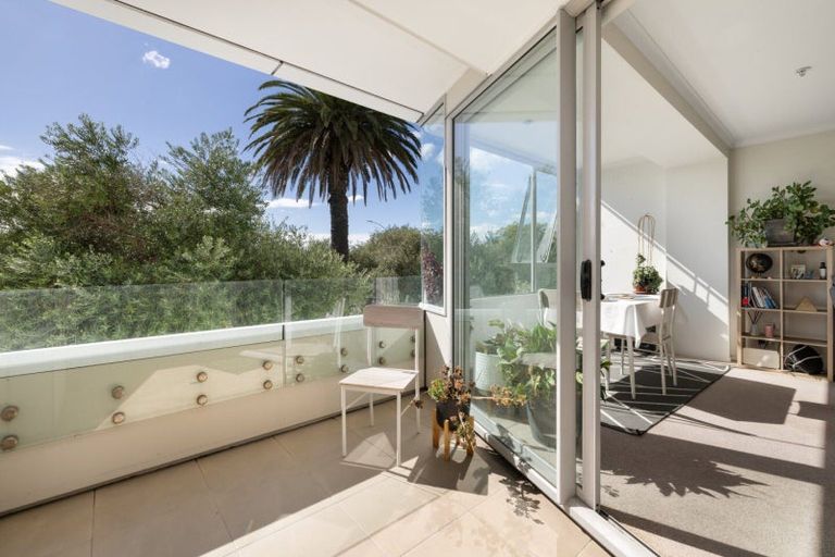 Photo of property in Algarve Apartments, 202/332 Maunganui Road, Mount Maunganui, 3116