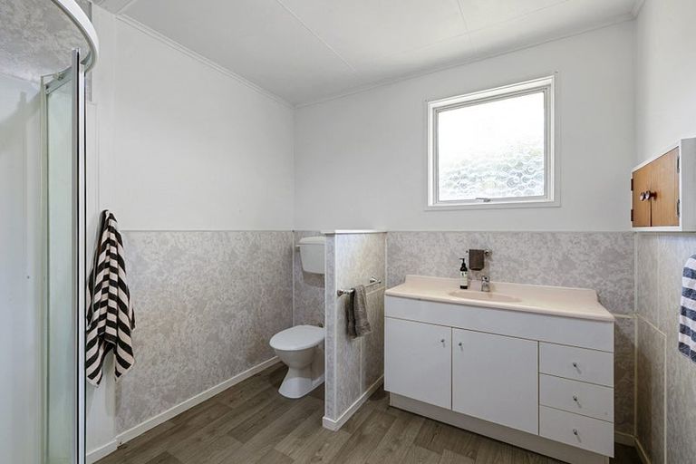 Photo of property in 1/12 Ambury Place, Merrilands, New Plymouth, 4312