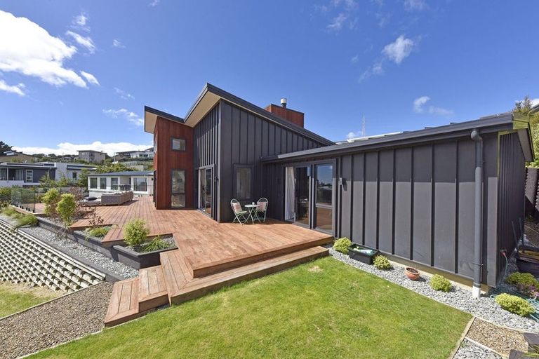 Photo of property in 3 Stoneyridge Close, Mount Pleasant, Christchurch, 8081