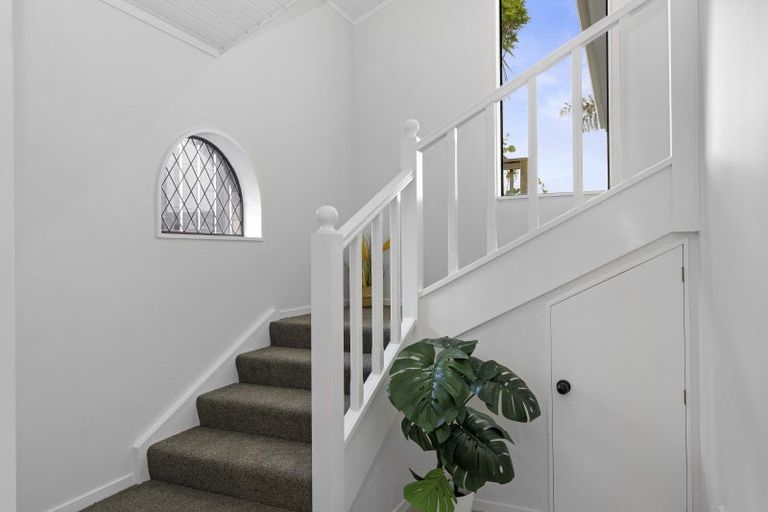 Photo of property in 14 Matuhi Street, Tirohanga, Lower Hutt, 5010