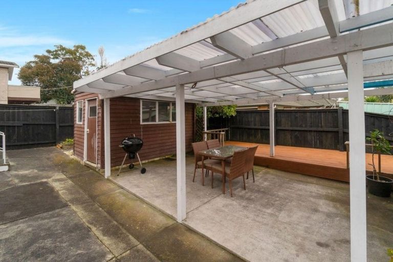 Photo of property in 18 Brandon Road, Glen Eden, Auckland, 0602