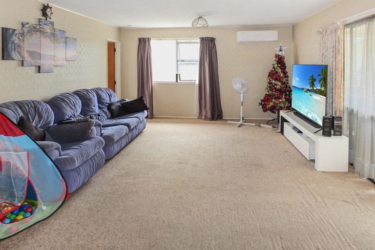 Photo of property in 9 Hennessy Street West, Foxton Beach, Foxton, 4815