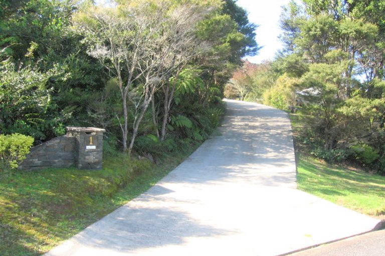 Photo of property in 1 Puriri Place, Whitianga, 3510