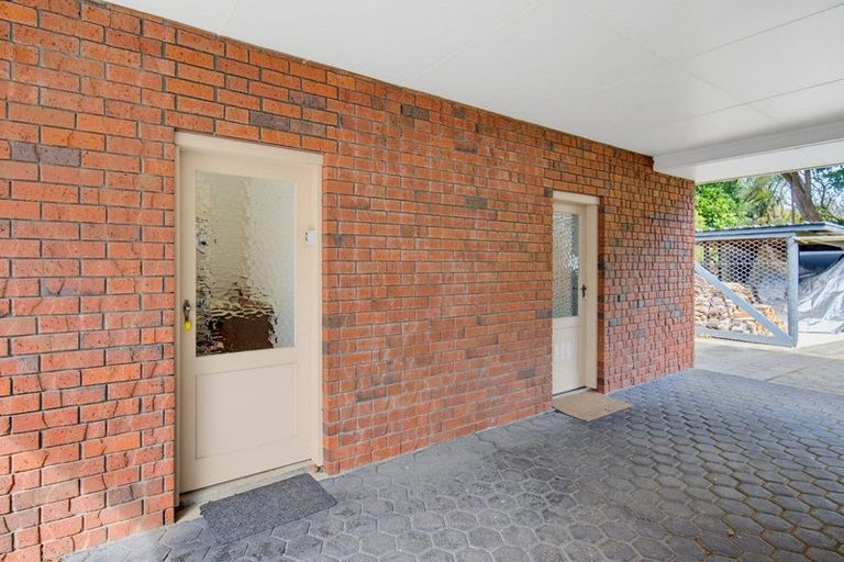 Photo of property in 10 Karaka Grove, Waikanae, 5036