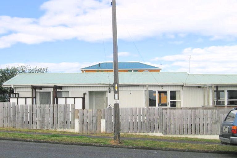 Photo of property in 20 Coles Crescent, Papakura, 2110