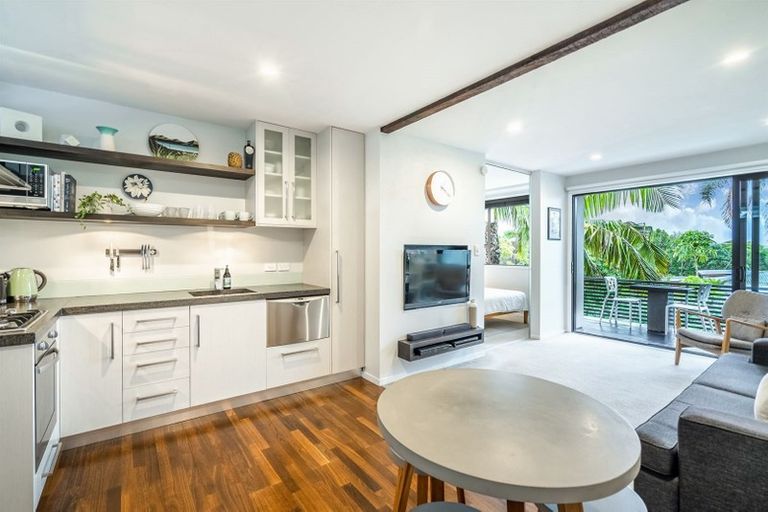 Photo of property in 3/73 Princes Street, Northcote Point, Auckland, 0627