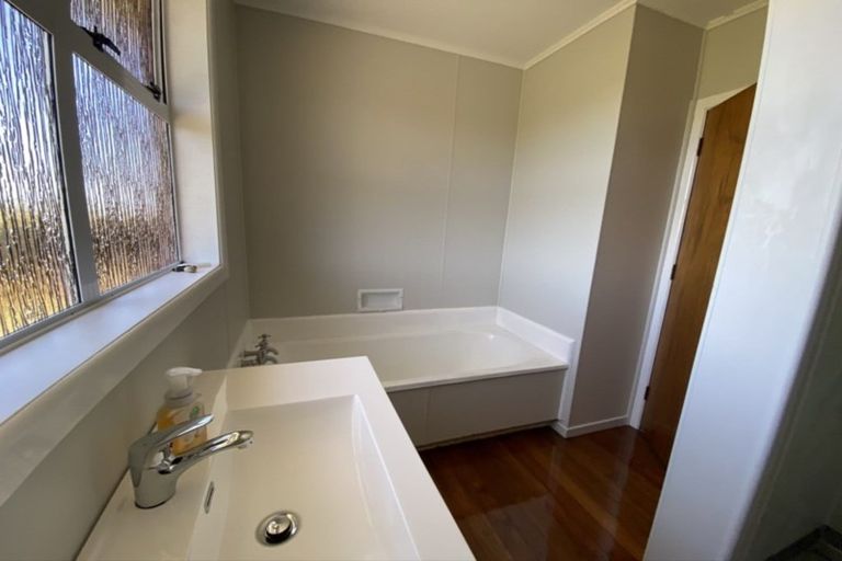 Photo of property in 5 Kowhai Place, Eltham, 4322