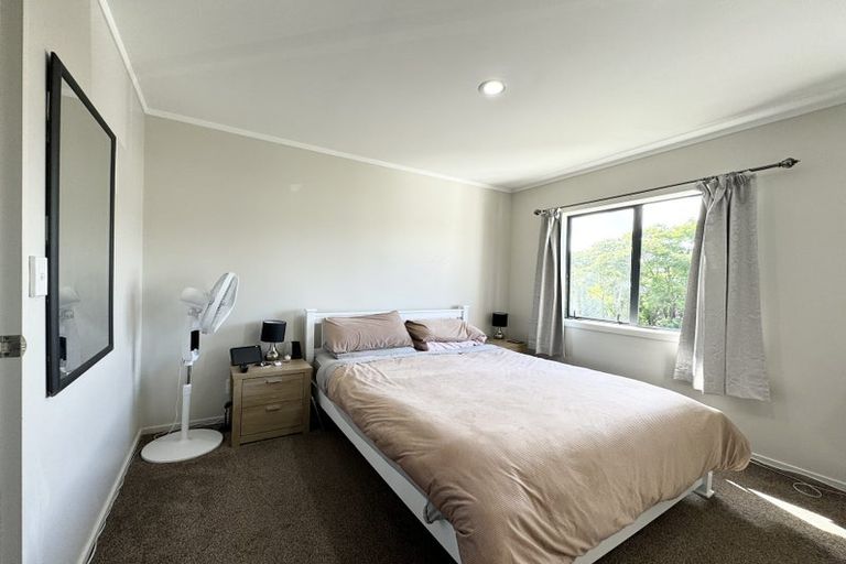 Photo of property in 1/5 John Jennings Drive, Oteha, Auckland, 0632