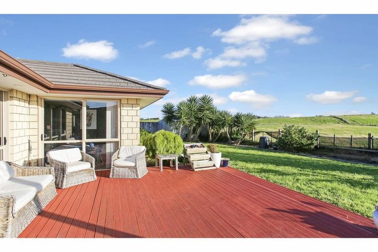 Photo of property in 24 Breaker Grove, Waiuku, 2123