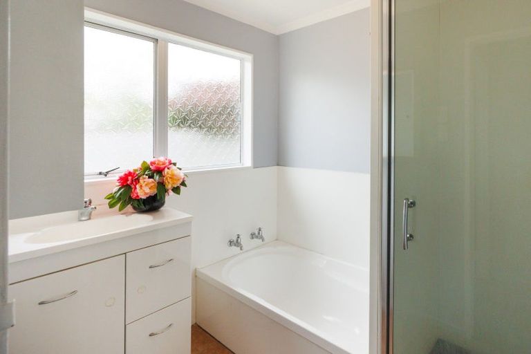 Photo of property in 33 Rhodes Drive, Kelvin Grove, Palmerston North, 4414