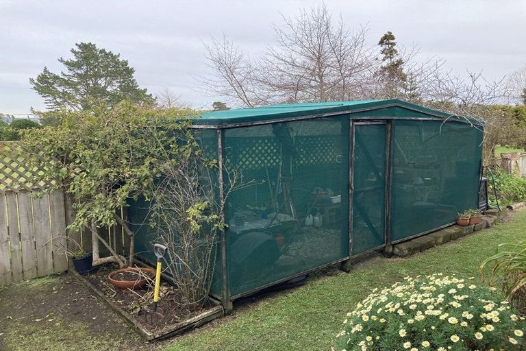 Photo of property in 166 Torkar Road, Clarks Beach, 2122