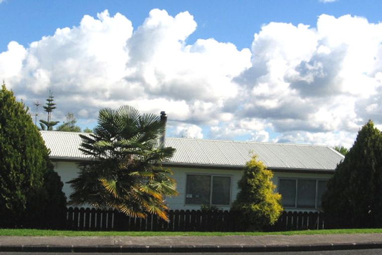 Photo of property in 41 Captain Scott Road, Glen Eden, Auckland, 0602