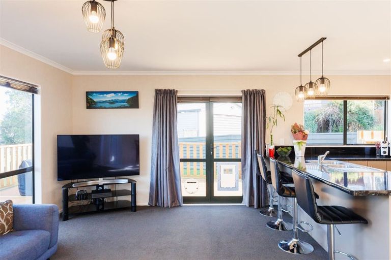 Photo of property in 12 Lydia Place, Kelvin Grove, Palmerston North, 4414