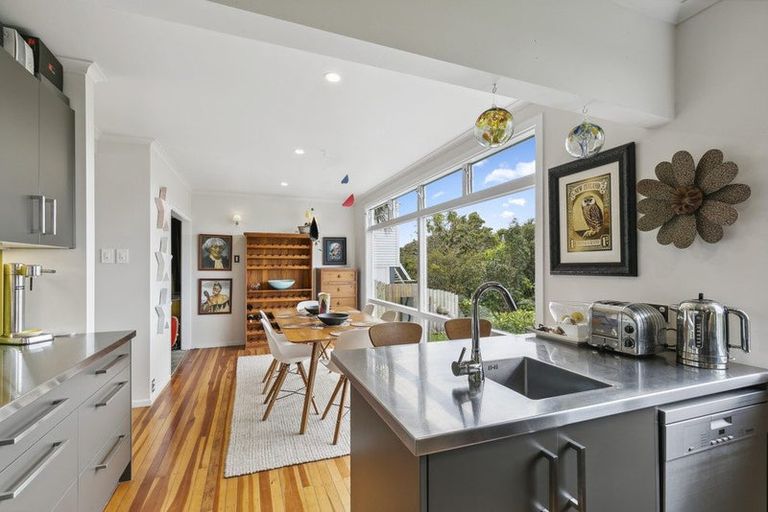 Photo of property in 33-35 Espin Crescent, Karori, Wellington, 6012