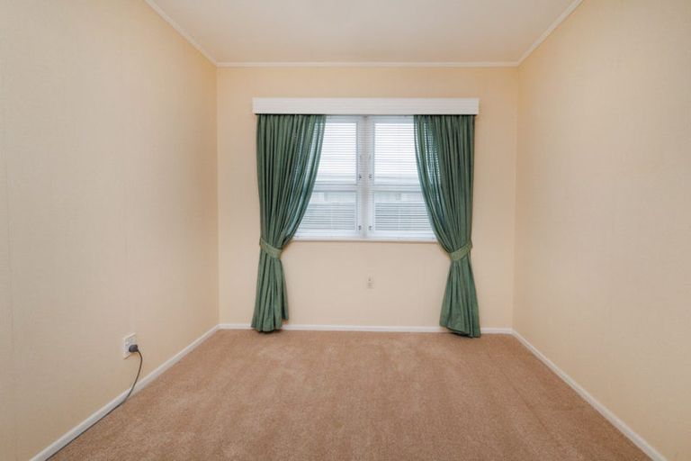 Photo of property in 18 Tararua Terrace, Cloverlea, Palmerston North, 4412