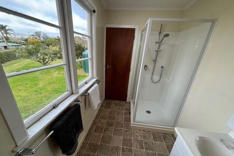 Photo of property in 65 Howard Road, Orere Point, Papakura, 2585