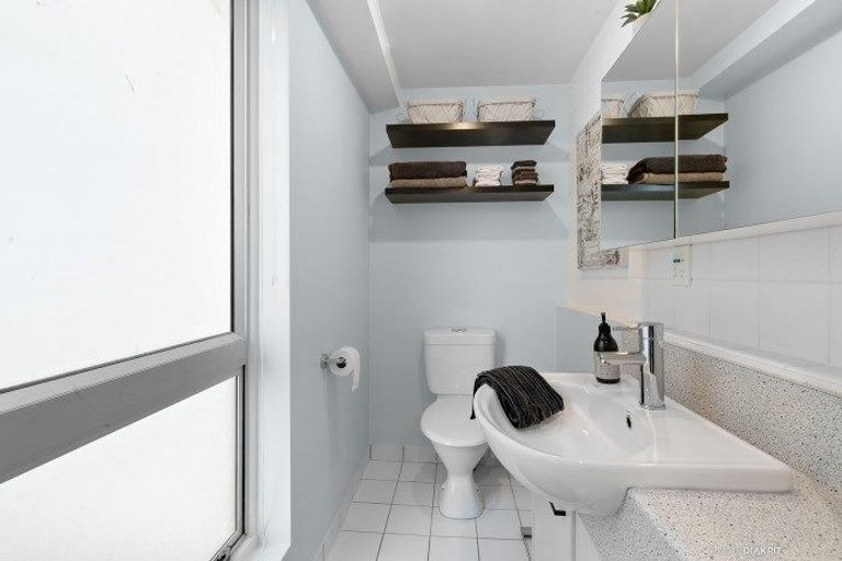 Photo of property in Terrace Heights Apartments, 2g/163 The Terrace, Wellington Central, Wellington, 6011