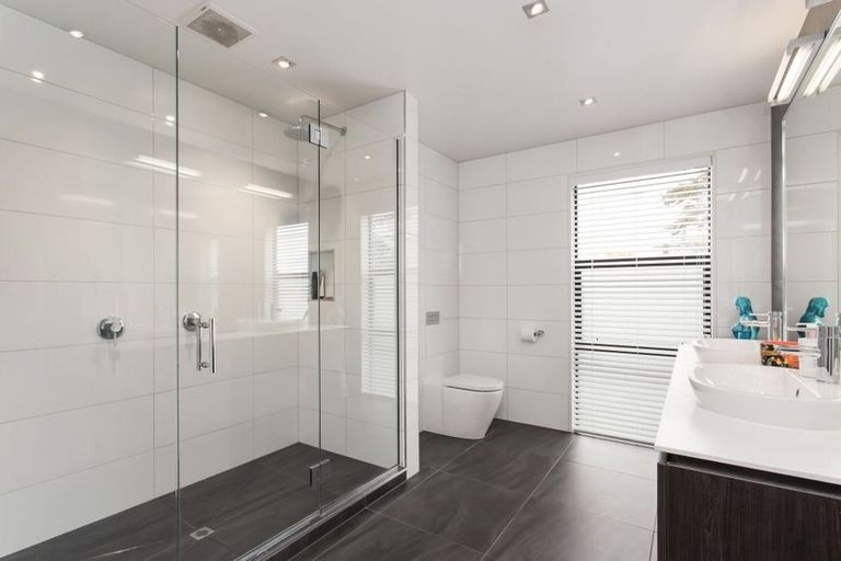 Photo of property in 2 Roa Road, Fendalton, Christchurch, 8041