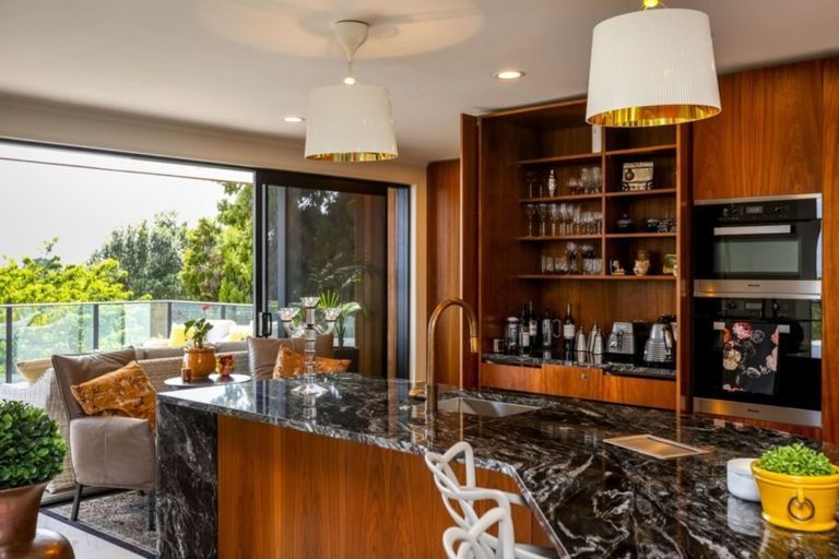 Photo of property in 45a Paynters Avenue, Strandon, New Plymouth, 4312