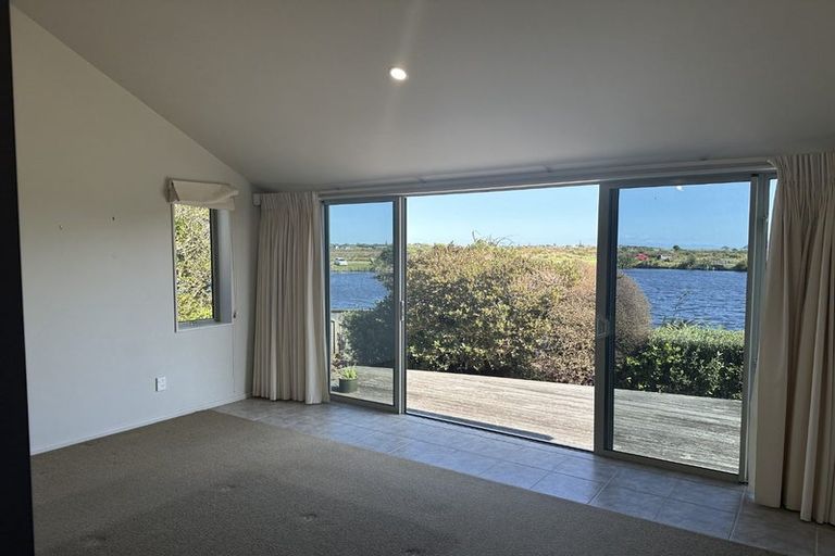 Photo of property in 12 Major Durie Place, Waikanae Beach, Waikanae, 5036
