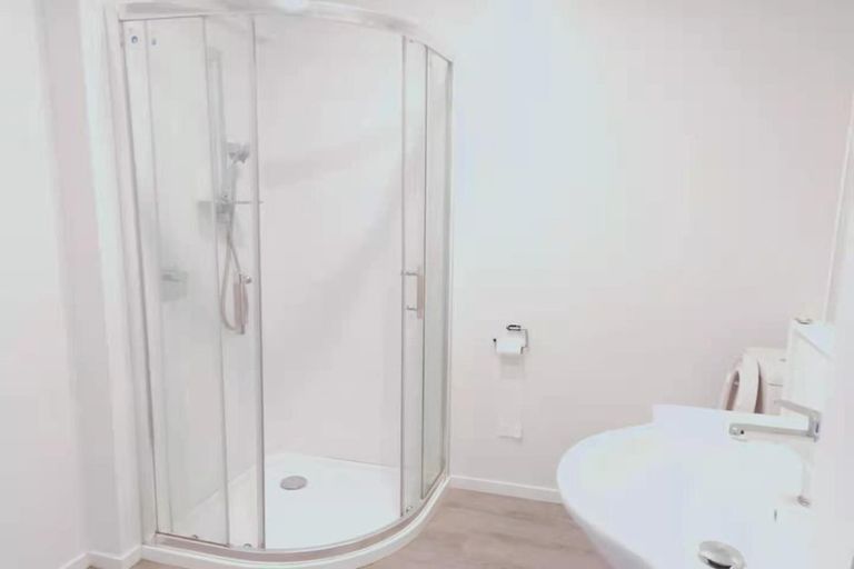 Photo of property in 2/4313 Great North Road, Glendene, Auckland, 0602