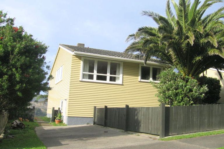 Photo of property in 58 Franklyn Road, Tawa, Wellington, 5028
