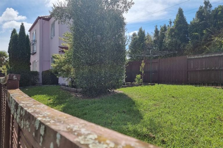 Photo of property in 9 Stolford Crescent, New Lynn, Auckland, 0600