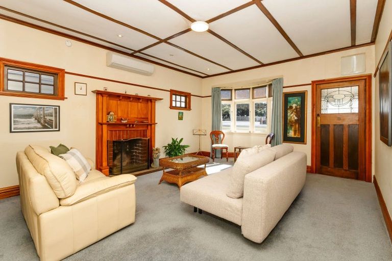 Photo of property in 73 Marine Parade, Eastbourne, Lower Hutt, 5013