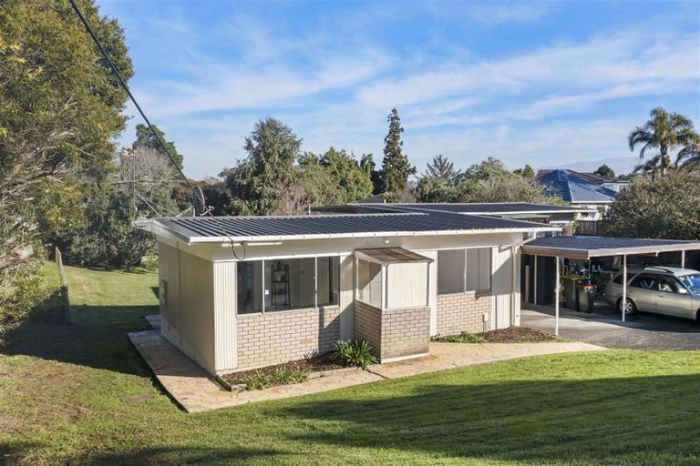 Photo of property in 1/406 Glenfield Road, Glenfield, Auckland, 0629