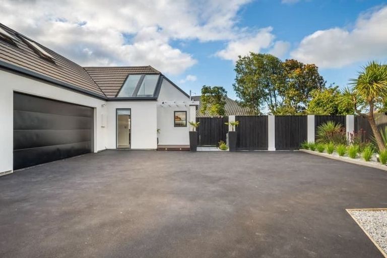 Photo of property in 3 Fieldmoor Place, Parklands, Christchurch, 8083