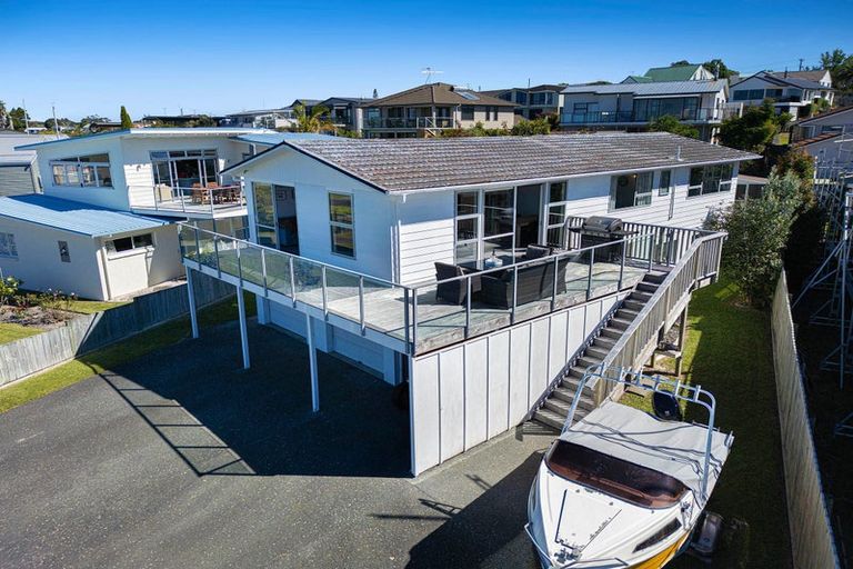 Photo of property in 4 Ngatira Place, Snells Beach, 0920