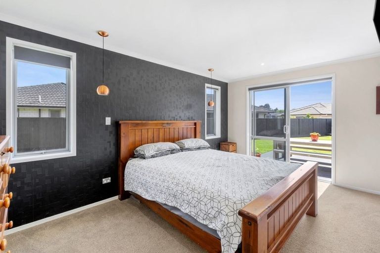 Photo of property in 26 Fernbrook Drive, Hurworth, New Plymouth, 4310