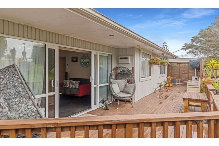 Photo of property in 1/23 Merton Avenue, Glenfield, Auckland, 0627