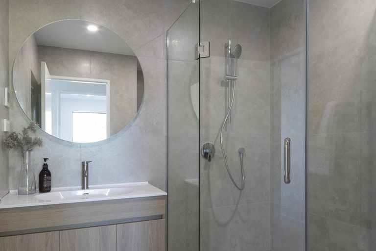 Photo of property in 1 Rengarenga Rise, Fairview Heights, Auckland, 0632