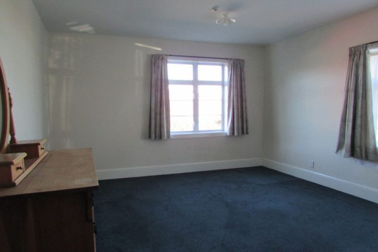 Photo of property in 2 Hawkhurst Road, Lyttelton, 8082