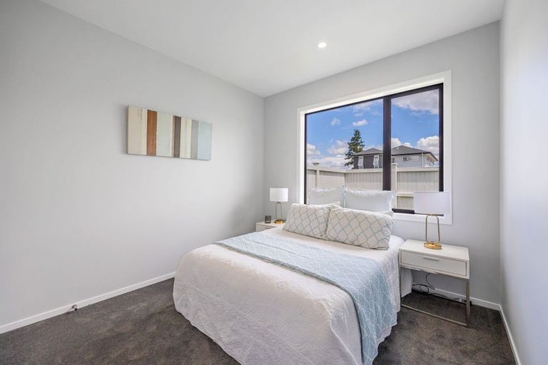 Photo of property in 14 Madden Avenue, Kumeu, 0810