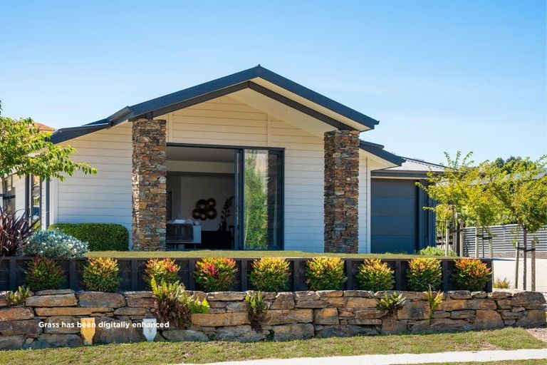 Photo of property in 16 Makomako Road, Wanaka, 9305