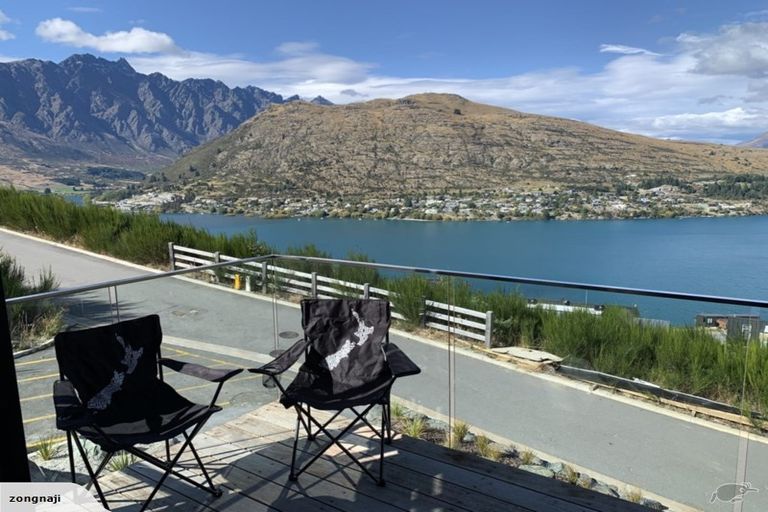 Photo of property in 4 Luckie Lane, Queenstown Hill, Queenstown, 9300