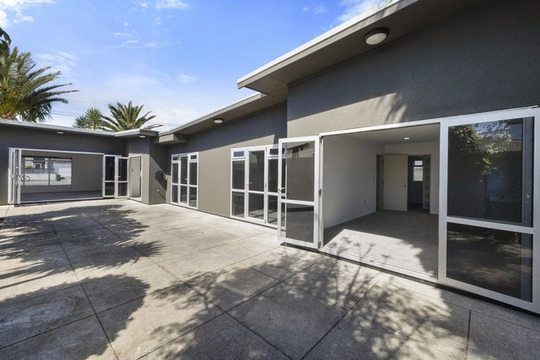 Photo of property in 150 Carrington Street, Lower Vogeltown, New Plymouth, 4310