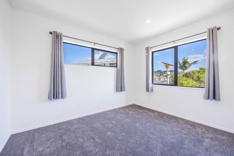 Photo of property in 50c Barbados Drive, Unsworth Heights, Auckland, 0632