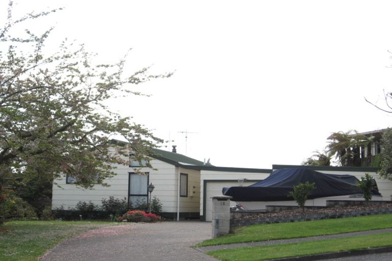 Photo of property in 15 Aquarius Drive, Kawaha Point, Rotorua, 3010