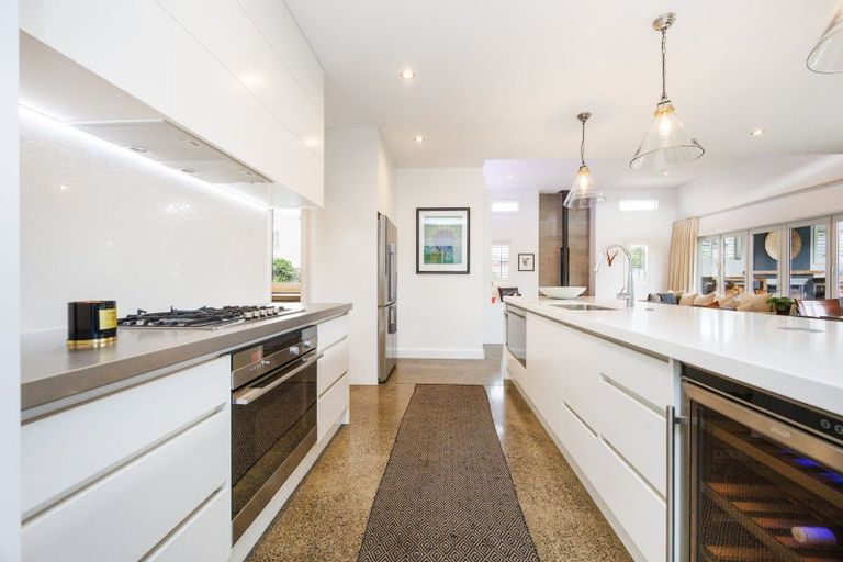 Photo of property in 5 Fairway Grove, Hokowhitu, Palmerston North, 4410