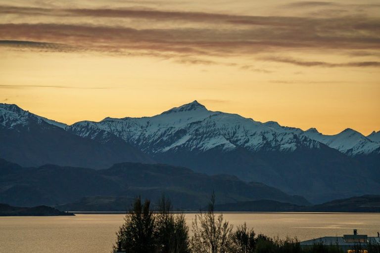 Photo of property in 1 Briar Bank Drive, Wanaka, 9305