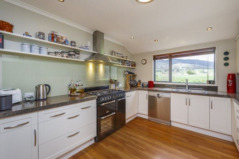 Photo of property in 88 Tokomaru Road East, Tokomaru, Palmerston North, 4474