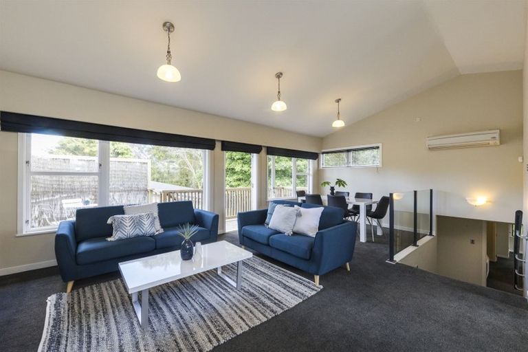 Photo of property in 4 Waicola Drive, Fitzherbert, Palmerston North, 4471